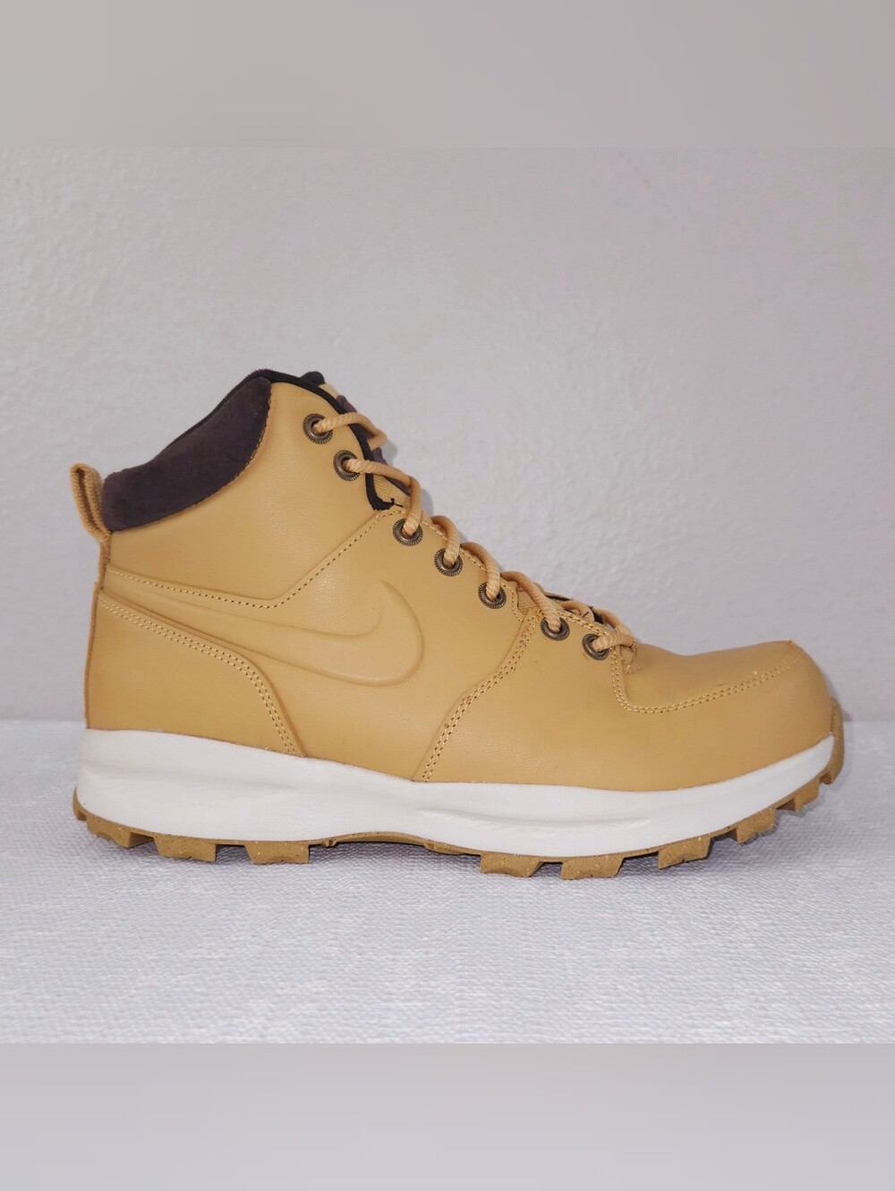 NIKE Manoa Boots Men's US 9.5 Water Resistant Leather Haystack